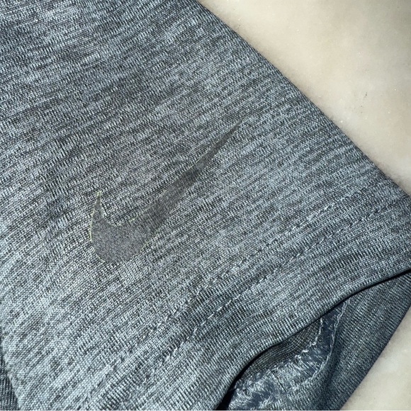 Boys Nike DriFit short sleeve shirt and short set size 5 (Small) - Picture 4 of 10